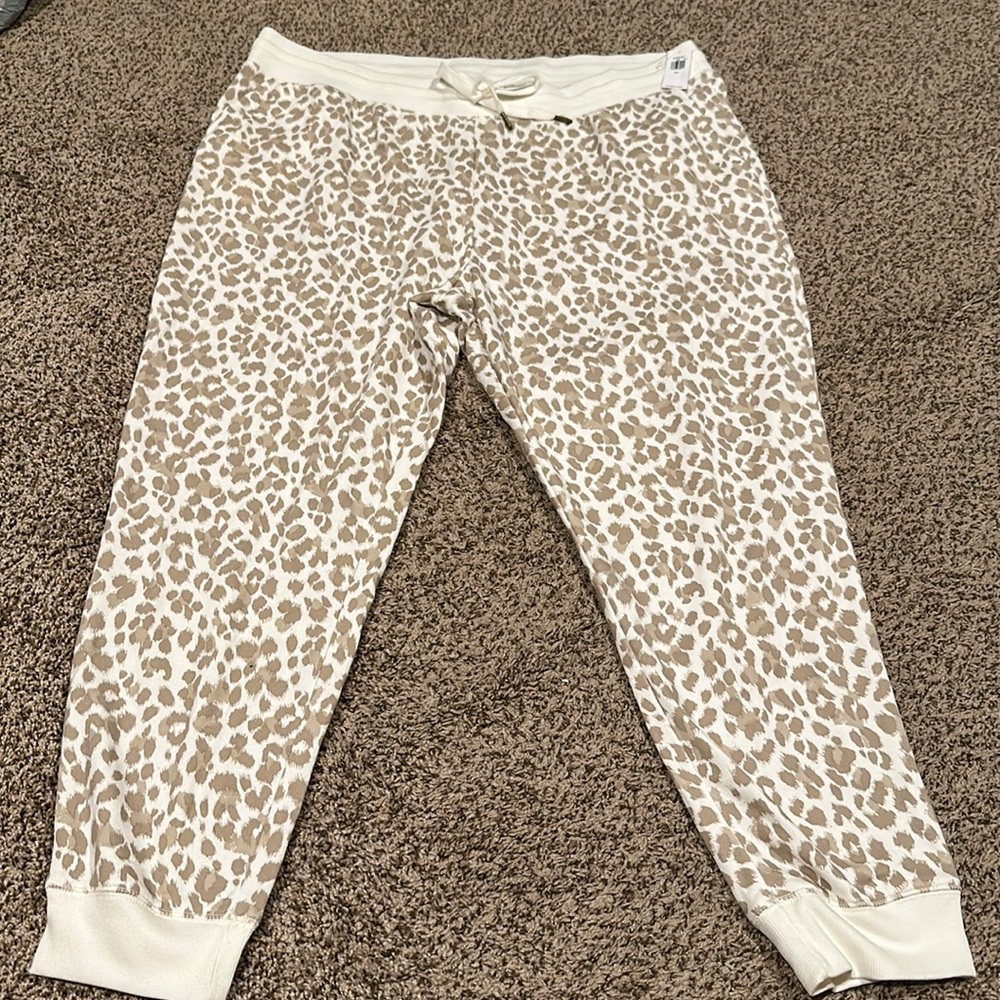 New with tags Old navy white and gold cheetah jogger sweatpants size XXL